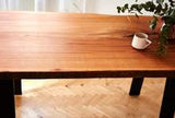 Einzigartiger Esstisch aus einem Stück Eiche / 160 cm lang